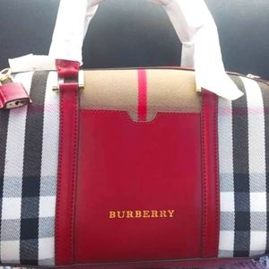 New Burberry handbag with strap.lock & key!!!
